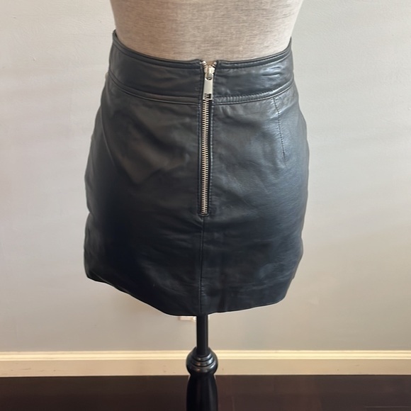 TOPSHOP Stud & Grommet Leather Miniskirt size 2.  Excellent condition. - Picture 3 of 7